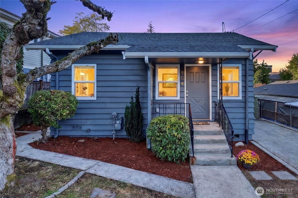 Photo of 904 N 103rd Street, Seattle, WA 98133 (MLS # 2593801)
