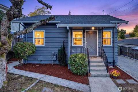 Photo of 904 N 103rd Street, Seattle, WA 98133 (MLS # 2593801)
