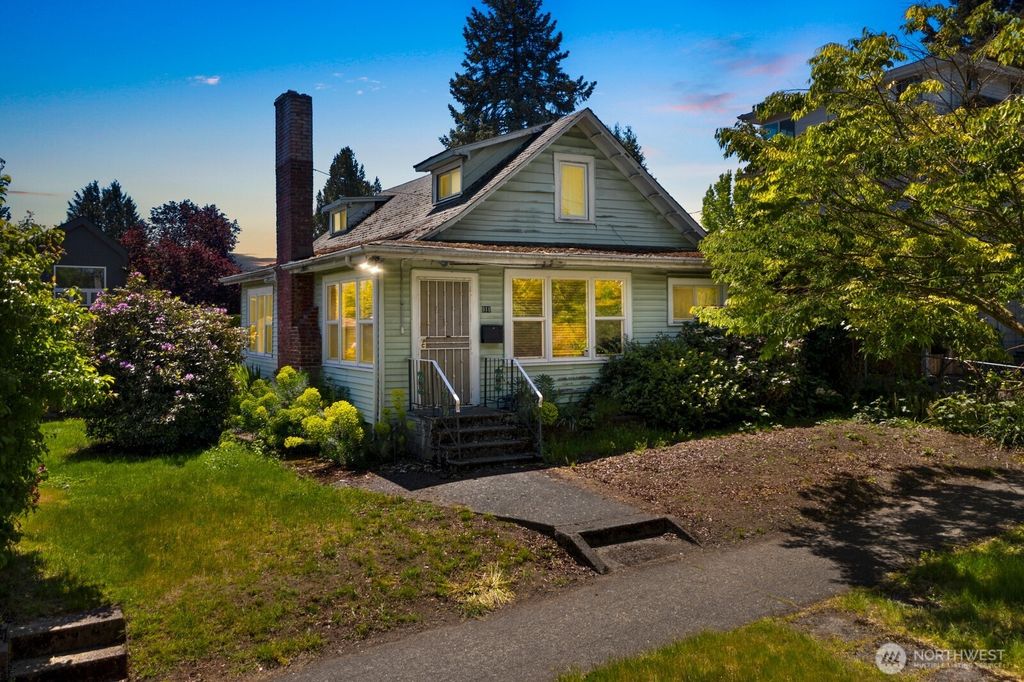 Photo of 911 N 77th Street, Seattle, WA 98103 (MLS # 2530361)