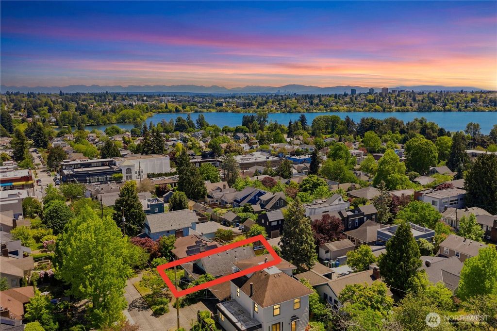 Photo of 911 N 77th Street, Seattle, WA 98103 (MLS # 2530361)