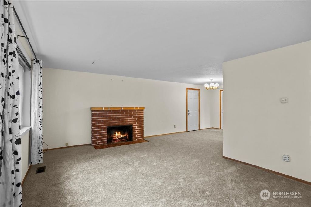 Photo of 910 S 321st Street, Federal Way, WA 98003 (MLS # 2317122)