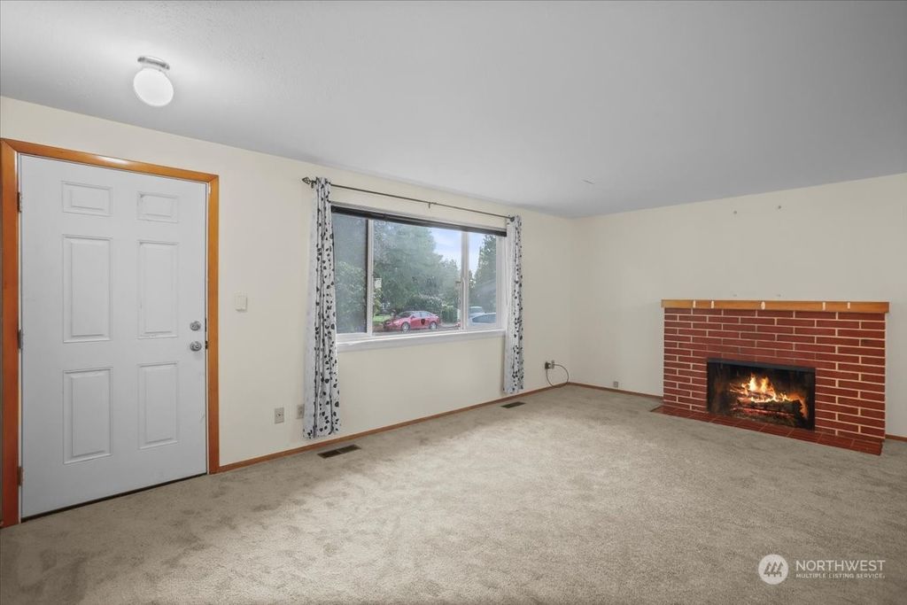Photo of 910 S 321st Street, Federal Way, WA 98003 (MLS # 2317122)