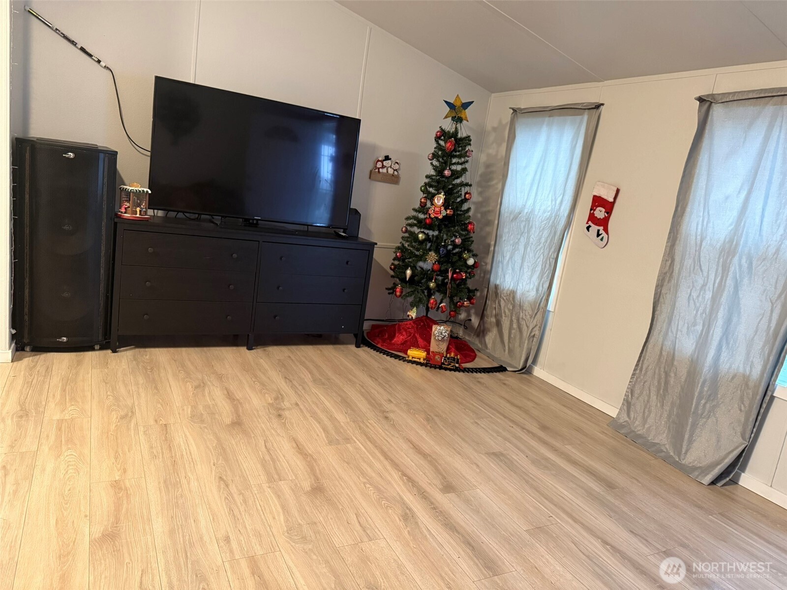 10302 Lakeview Avenue SW 21