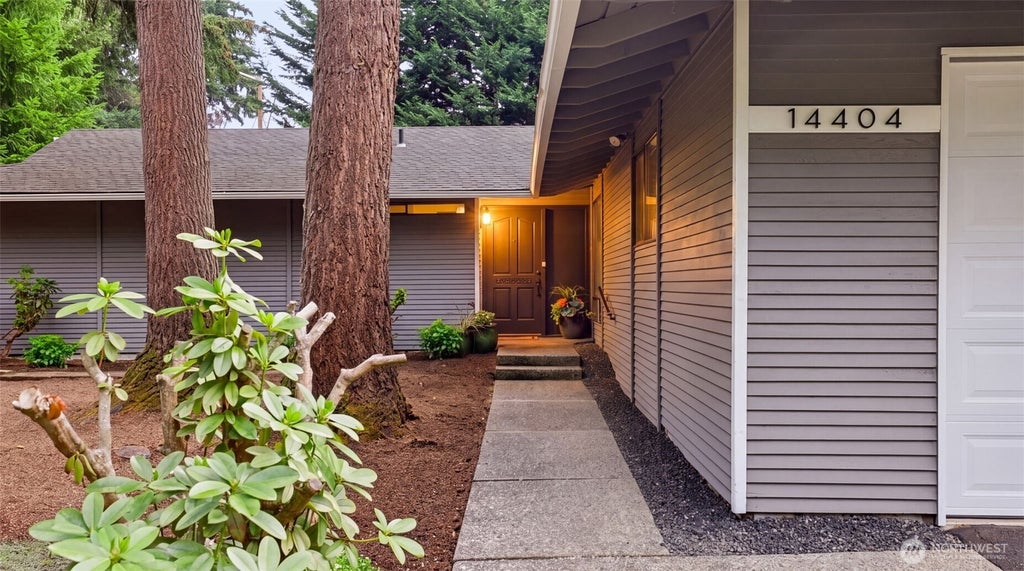 Photo of 14404 167th Place SE, Renton, WA 98059 (MLS # 2581599)