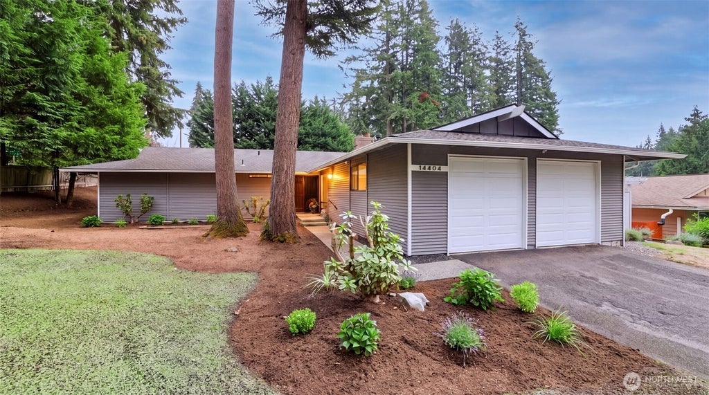 Photo of 14404 167th Place SE, Renton, WA 98059 (MLS # 2581599)