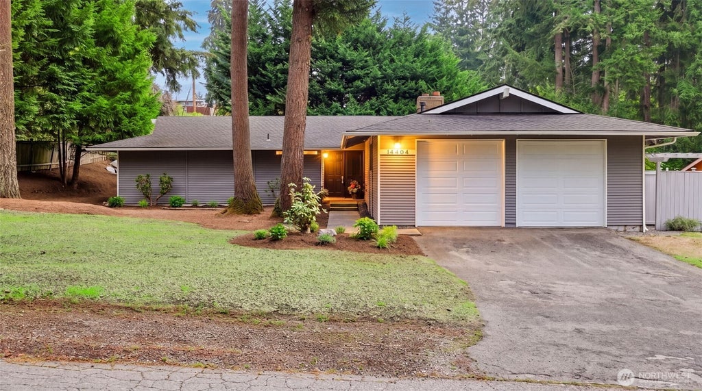 Photo of 14404 167th Place SE, Renton, WA 98059 (MLS # 2581599)