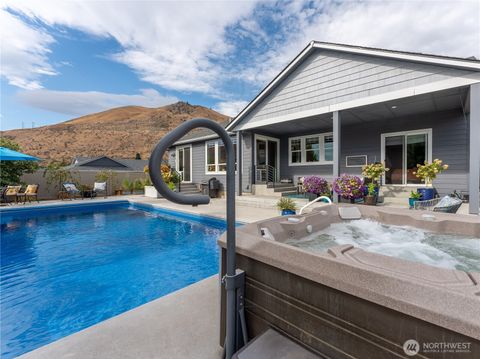 Photo of 1767 Brambling Brae Lane, Wenatchee, WA 98801 (MLS # 2428908)