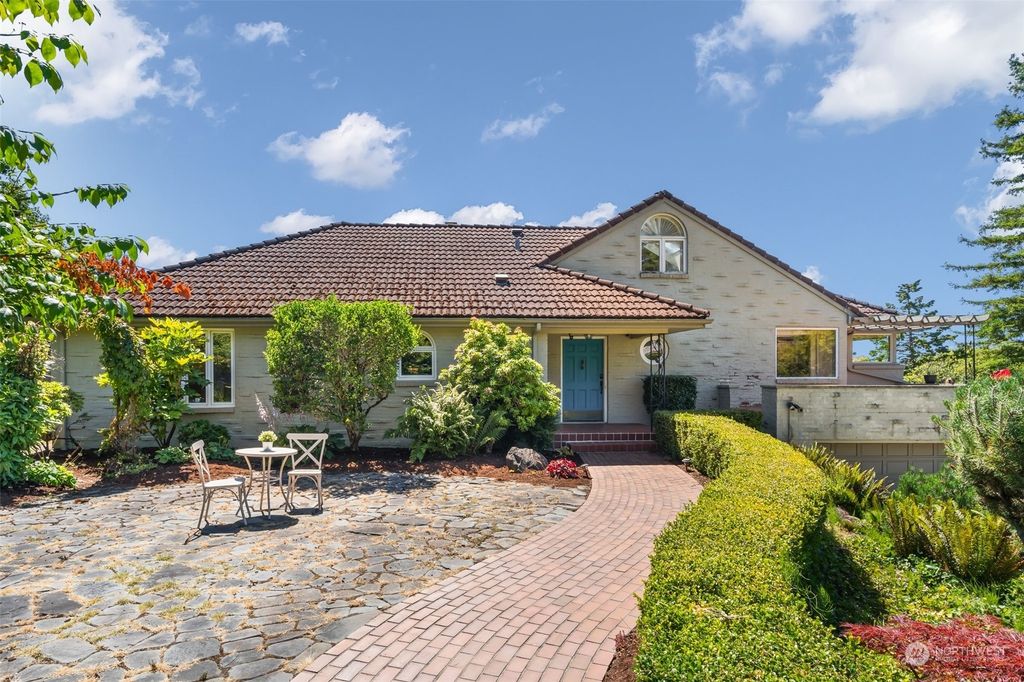 Photo of 18529 SW Normandy Terrace, Normandy Park, WA 98166 (MLS # 2264040)