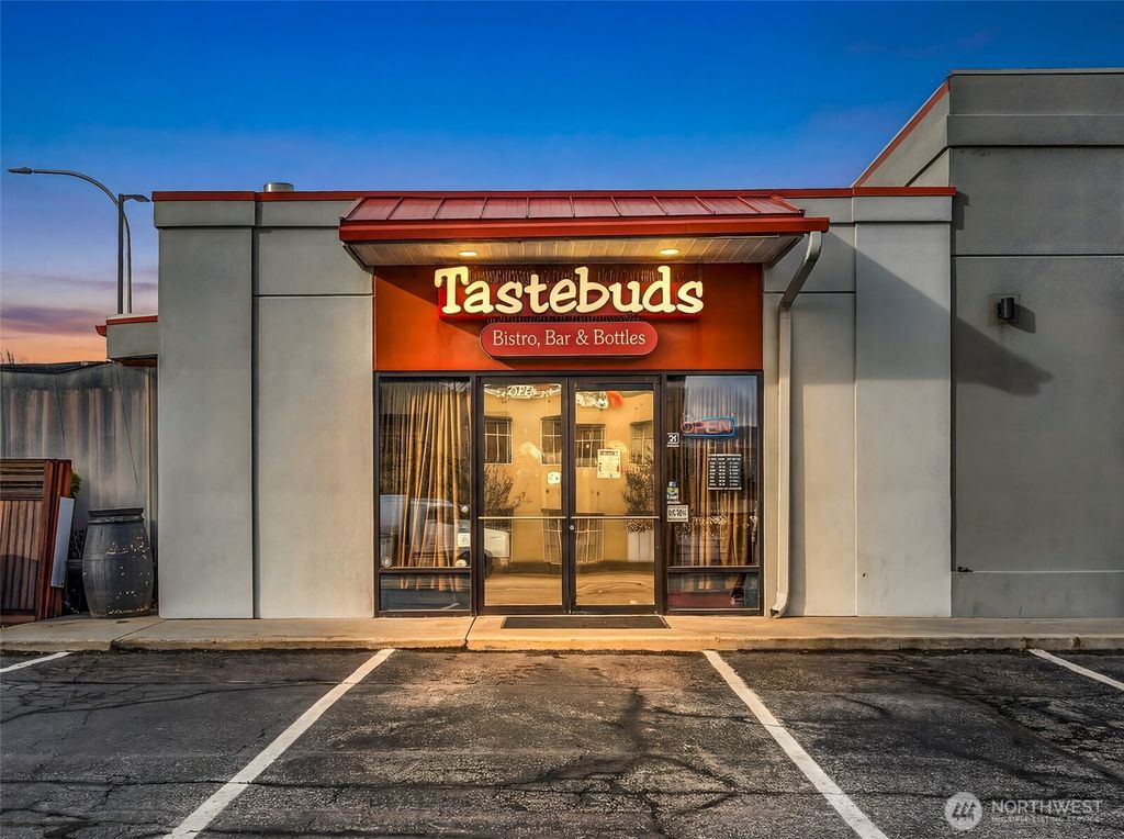 Photo of 212 Fifth Street #A, Wenatchee, WA 98801 (MLS # 2495485)