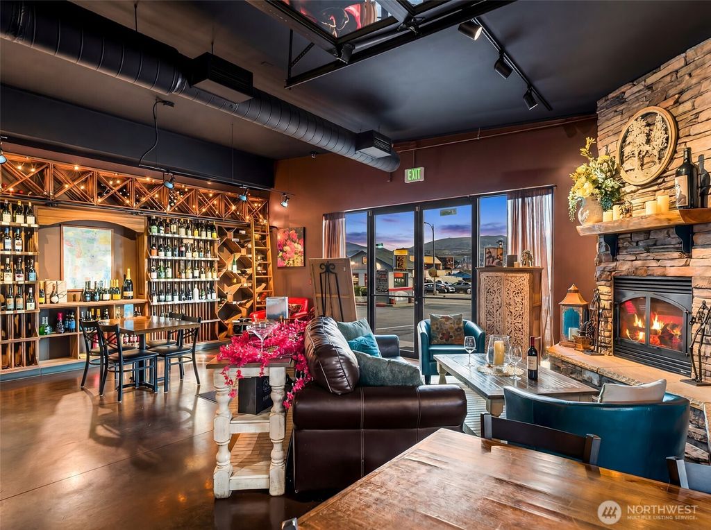 Photo of 212 Fifth Street #A, Wenatchee, WA 98801 (MLS # 2495485)