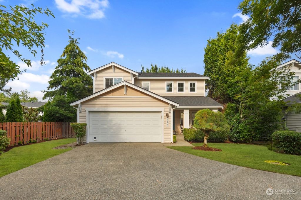Photo of 924 242nd Court SE, Sammamish, WA 98075 (MLS # 2265528)