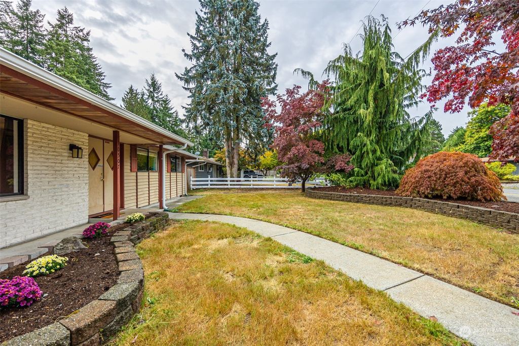 Photo of 10507 26th Drive SE, Everett, WA 98208 (MLS # 2166041)