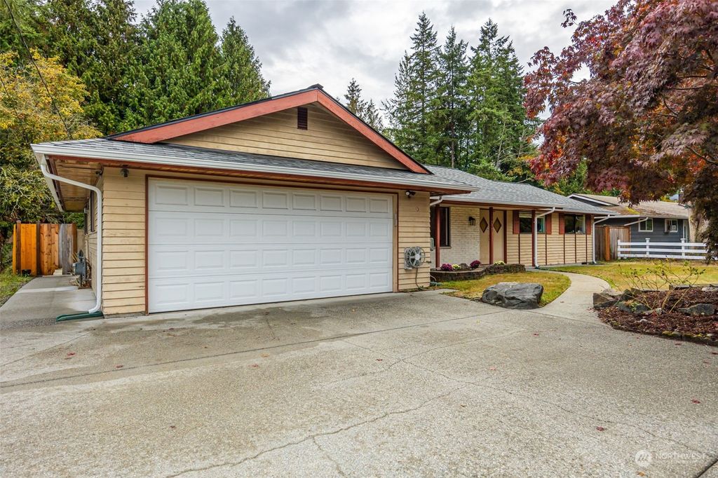 Photo of 10507 26th Drive SE, Everett, WA 98208 (MLS # 2166041)