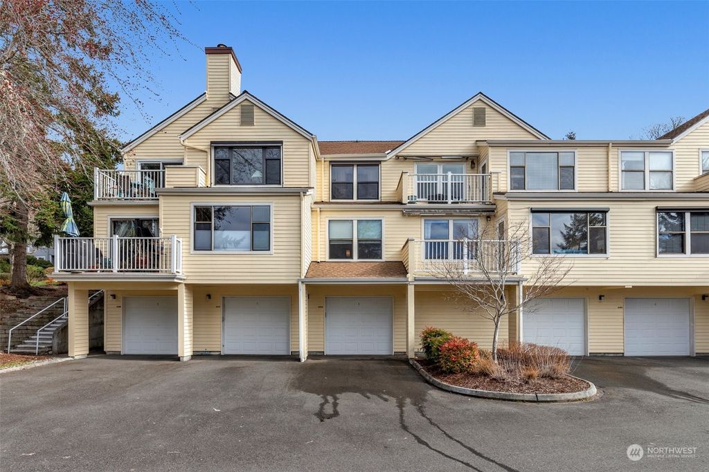 Photo of 4103 Providence Point Drive SE #1016, Issaquah, WA 98029 (MLS # 2206413)