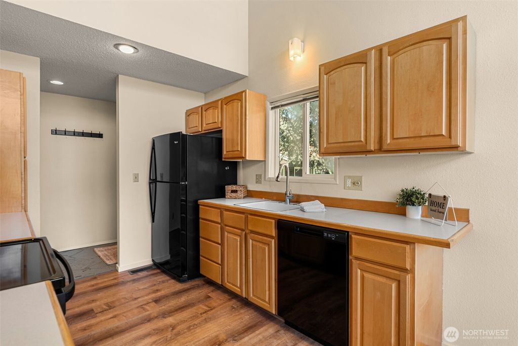 Photo of 107 Shafer Street #6A, Wenatchee, WA 98801 (MLS # 2542432)