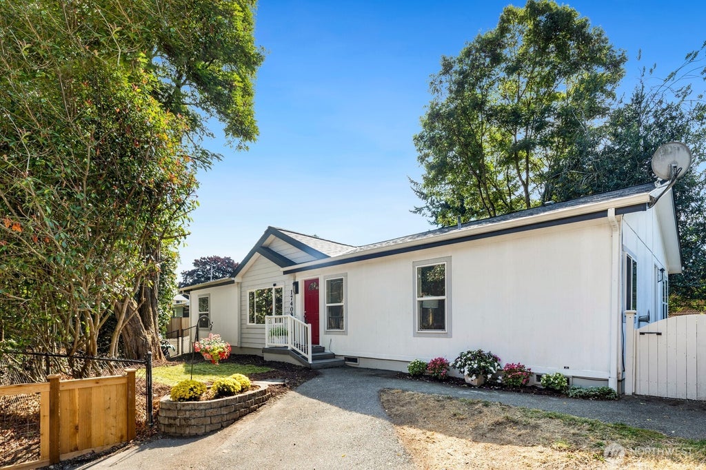 Photo of 17404 10th Avenue NE #17408, Shoreline, WA 98155 (MLS # 2561056)