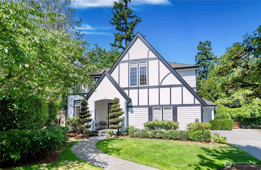 Photo of 4812 162nd Place SE, Bellevue, WA 98006 (MLS # 2390082)