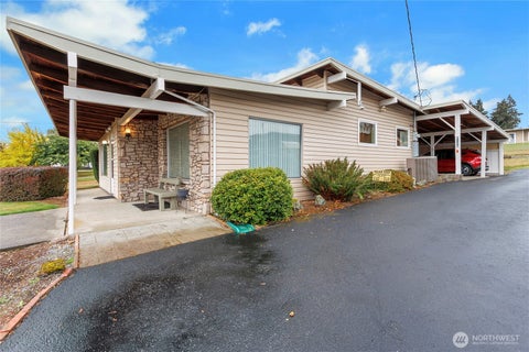 Photo of 8126 Woodland Avenue E, Puyallup, WA 98371 (MLS # 2588488)