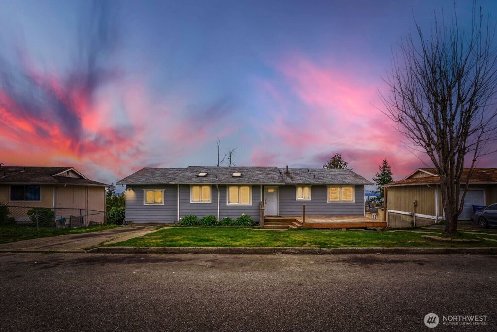 Photo of 28015 22nd Avenue S, Federal Way, WA 98003 (MLS # 2497290)