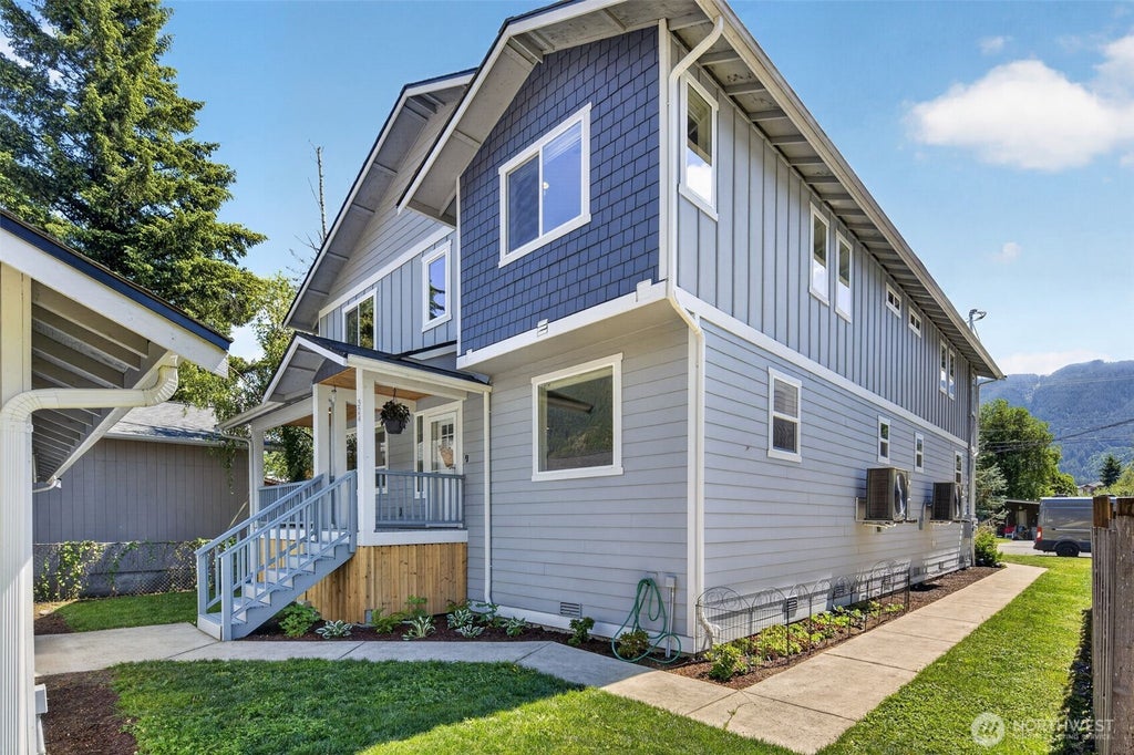 Photo of 324 E 2nd Street #B, North Bend, WA 98045 (MLS # 2541600)