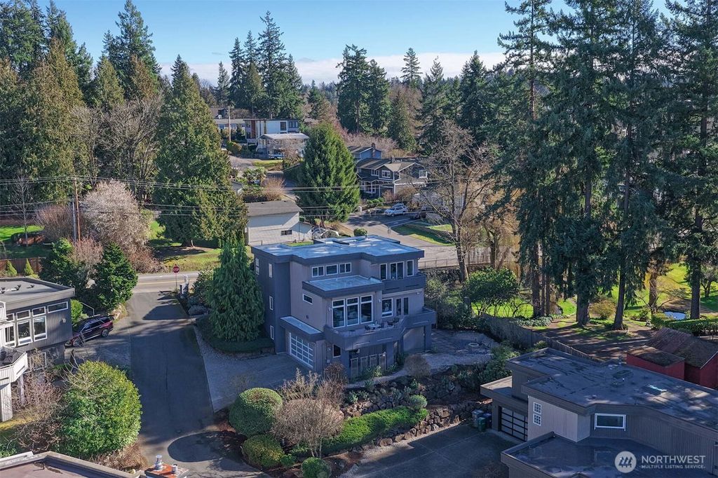 Photo of 11121 NE 91st Lane, Kirkland, WA 98033 (MLS # 2481698)