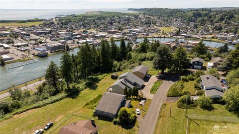 A home in Hoquiam