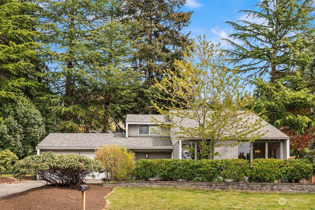 Photo of 13741 SE 23rd Lane, Bellevue, WA 98005 (MLS # 2219833)