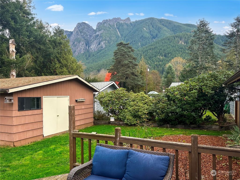Photo of 908 NE 6th Street, North Bend, WA 98045 (MLS # 2300369)