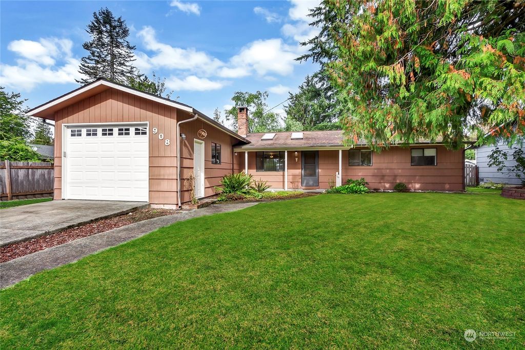 Photo of 908 NE 6th Street, North Bend, WA 98045 (MLS # 2300369)