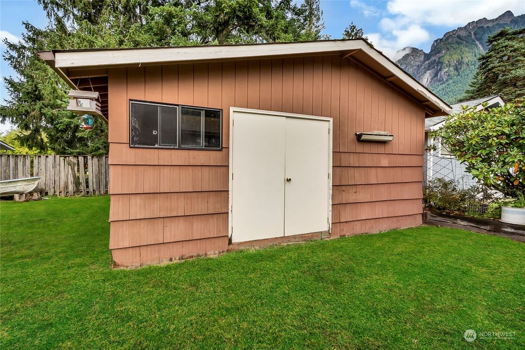 Photo of 908 NE 6th Street, North Bend, WA 98045 (MLS # 2300369)