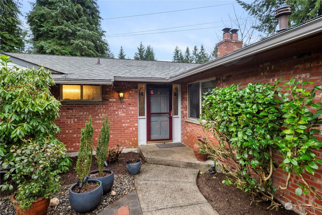 Photo of 13709 NE 70th Place, Redmond, WA 98052 (MLS # 2193466)