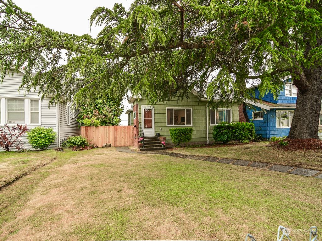Photo of 5233 36th Avenue SW, Seattle, WA 98126 (MLS # 2074806)