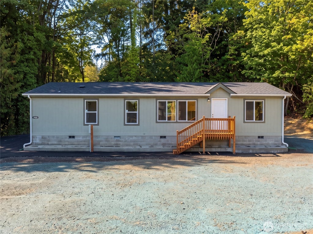Photo of 1920 Grade Street, Kelso, WA 98626 (MLS # 2577188)