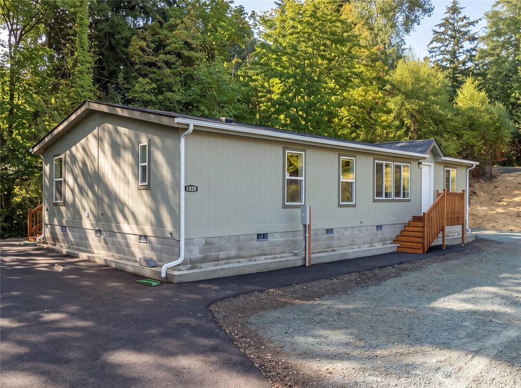 Photo of 1920 Grade Street, Kelso, WA 98626 (MLS # 2577188)