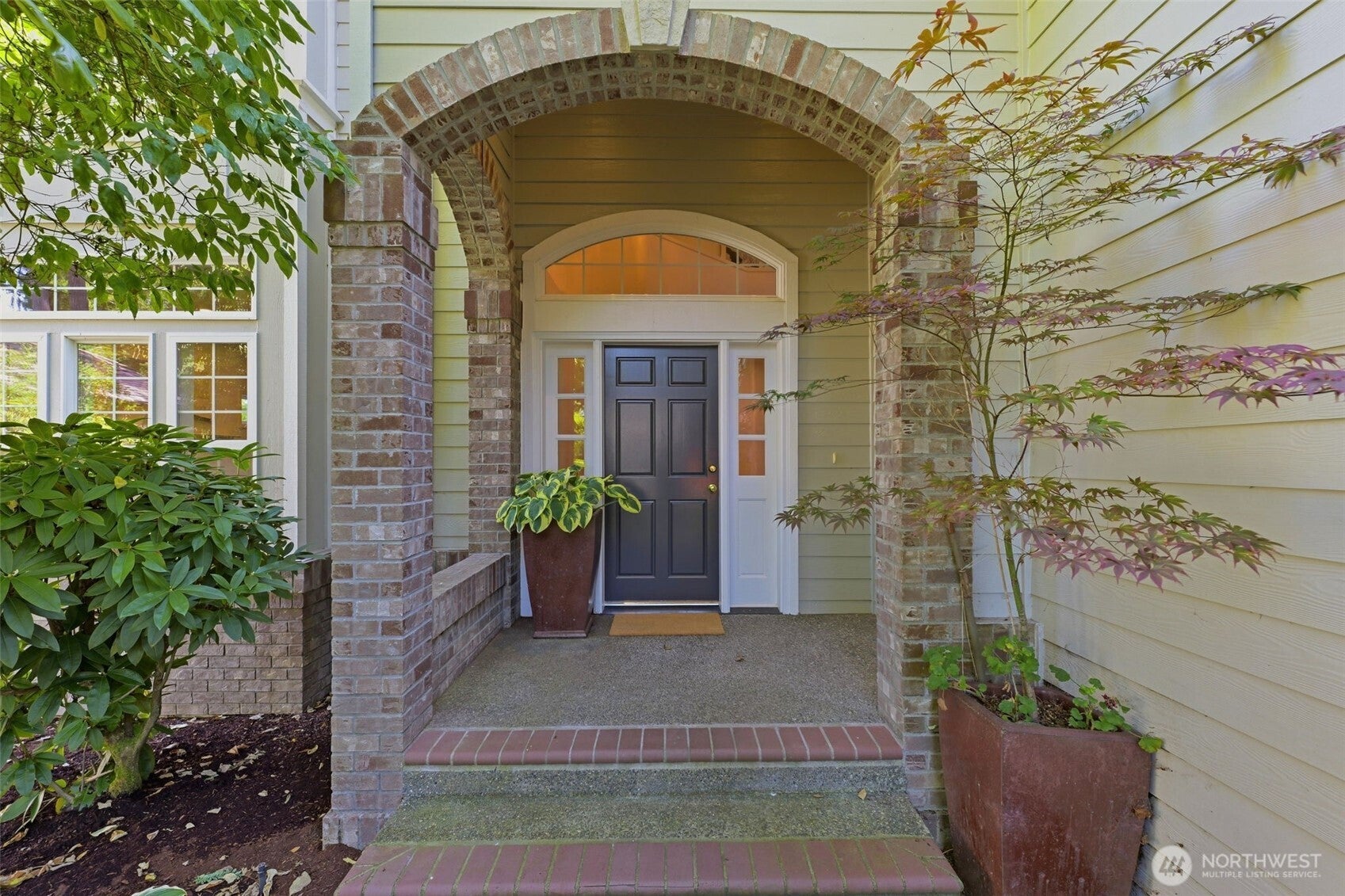 4316 N Foxglove Drive
