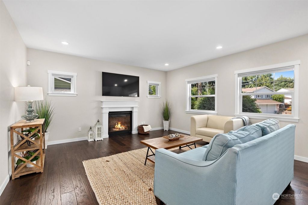 Photo of 15020 117th Place NE, Kirkland, WA 98034 (MLS # 2134910)