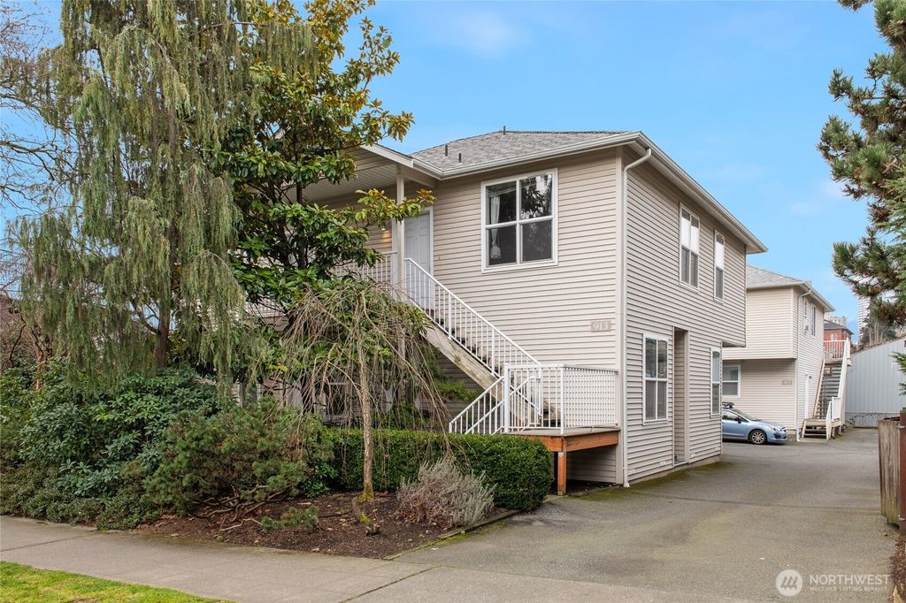 Photo of 913 917 13th Avenue, Seattle, WA 98122 (MLS # 2485201)