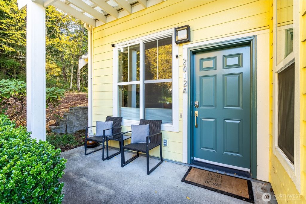 Photo of 2012 NE Katsura Street #A, Issaquah, WA 98029 (MLS # 2339881)