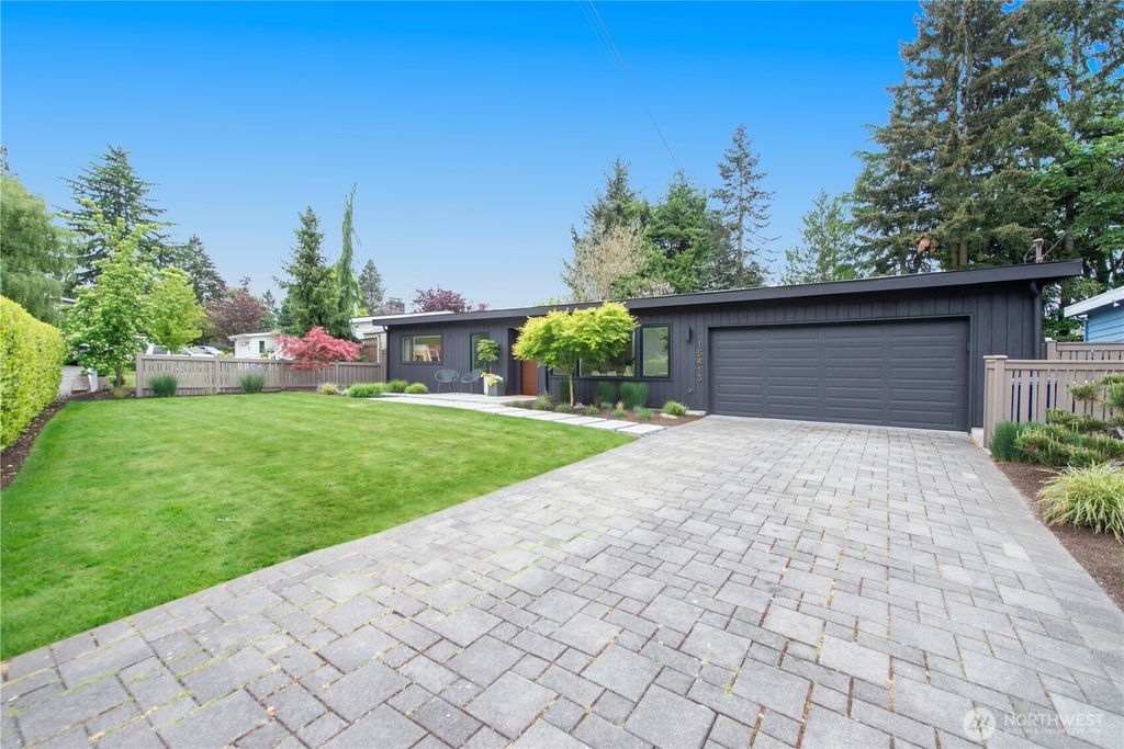 Photo of 15413 63rd Avenue NE, Kenmore, WA 98028 (MLS # 2374357)