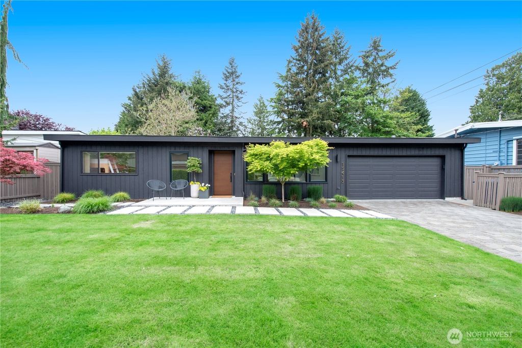 Photo of 15413 63rd Avenue NE, Kenmore, WA 98028 (MLS # 2374357)