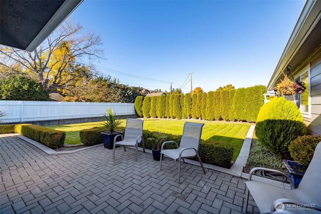 Photo of 733 Maple Avenue, La Conner, WA 98257 (MLS # 2489860)