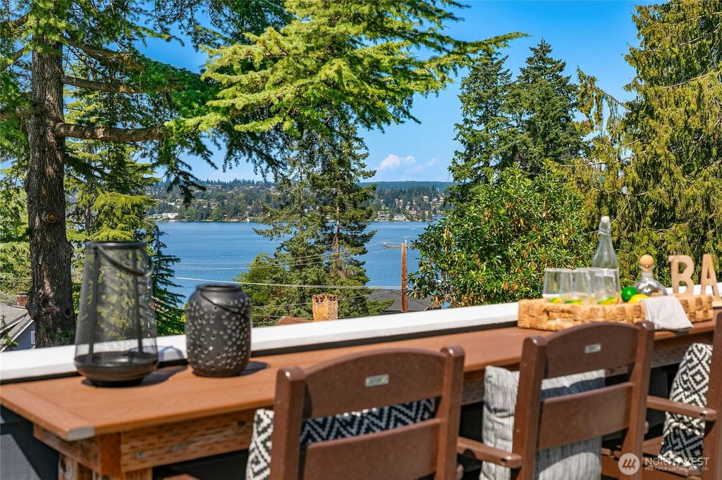 Photo of 7032 SE 20th Street, Mercer Island, WA 98040 (MLS # 2409988)