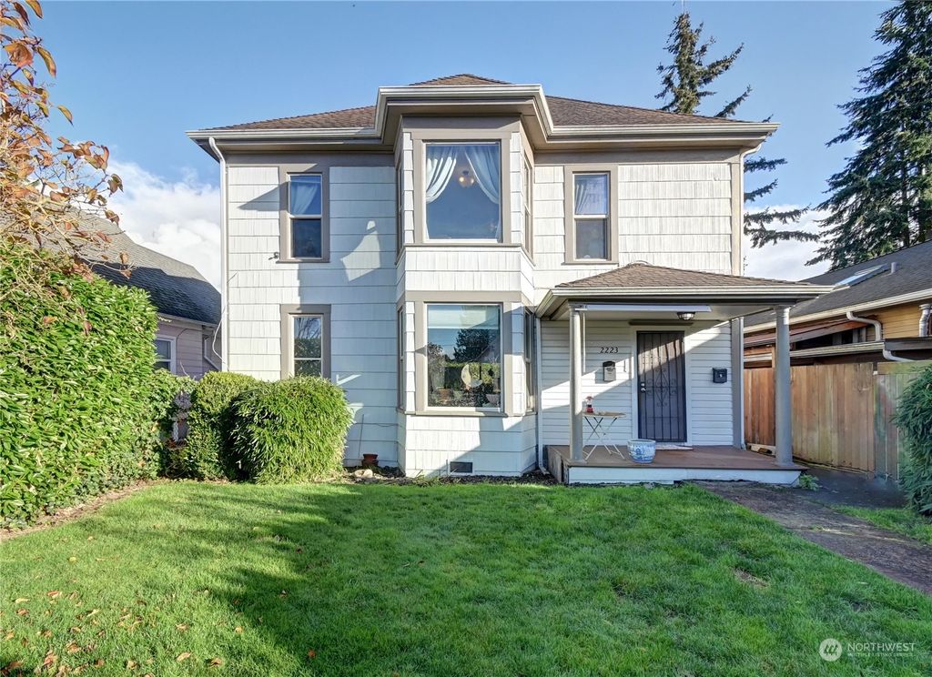 Photo of 2223 Rockefeller Avenue, Everett, WA 98201 (MLS # 2320055)