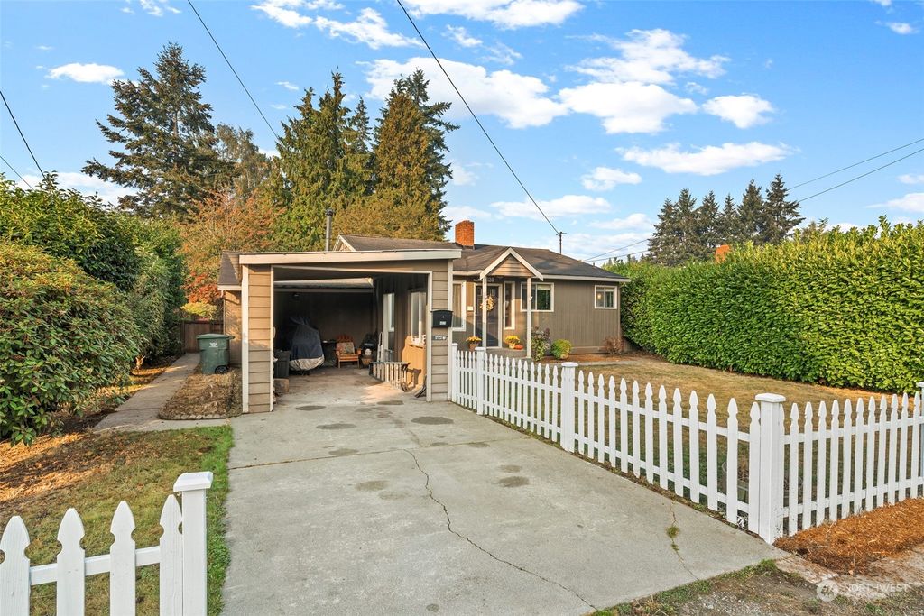 Photo of 4620 College Avenue, Everett, WA 98203 (MLS # 2003429)