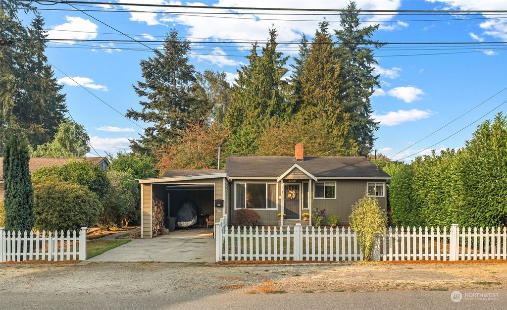 Photo of 4620 College Avenue, Everett, WA 98203 (MLS # 2003429)