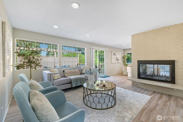 136 128TH AVE NE, BELLEVUE, WA 98005 - Image cc6b9f786f4e5c8dc8507a71321e044a/43514306