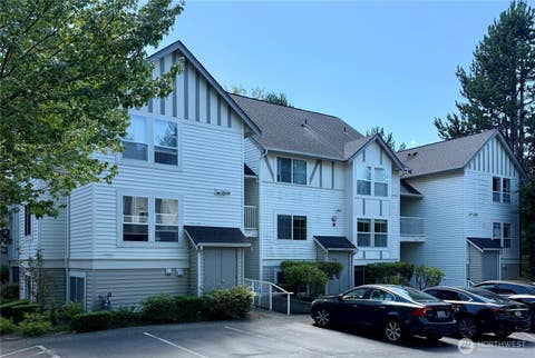 Photo of 4421 249th Terrace SE #11-202, Sammamish, WA 98029 (MLS # 2560865)