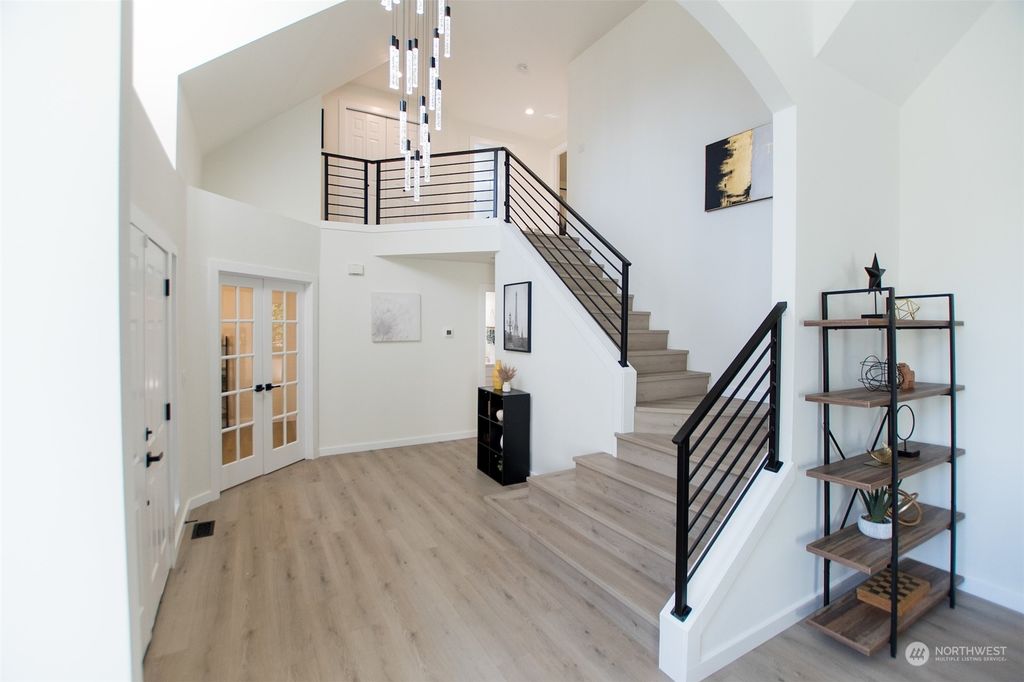 Photo of 6916 117th Drive NE, Kirkland, WA 98033 (MLS # 2165097)