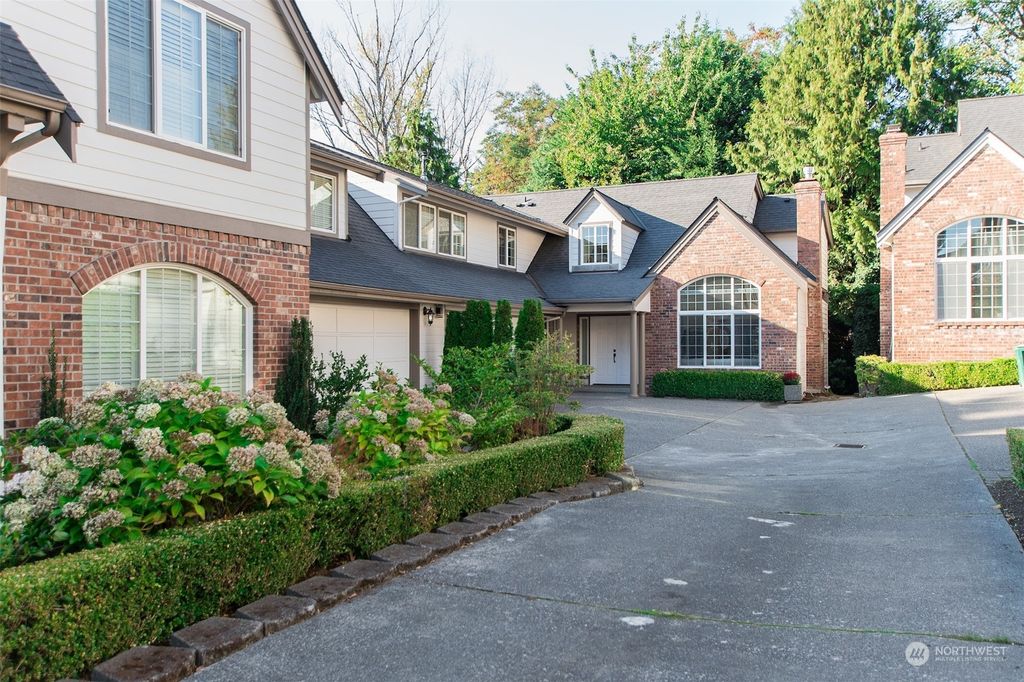 Photo of 6916 117th Drive NE, Kirkland, WA 98033 (MLS # 2165097)