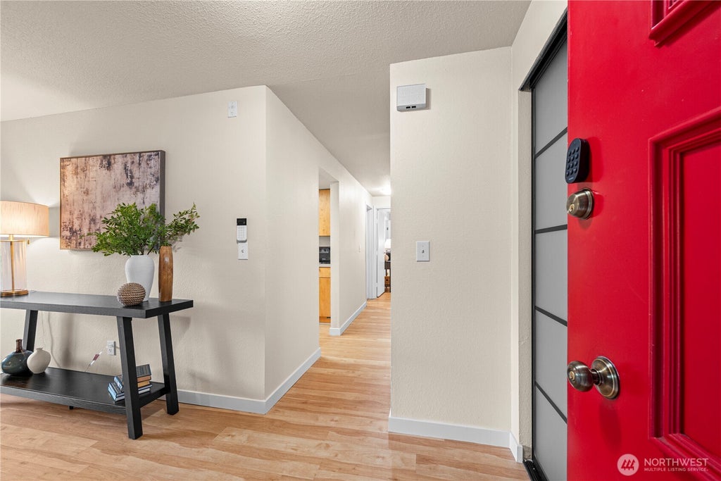 Photo of 15214 NE 8th Street #G8, Bellevue, WA 98007 (MLS # 2579535)